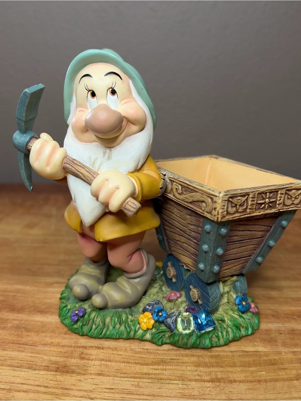 Disney Snow White & Seven Dwarfs Collectible Desk Paperclip Holder//Bashful